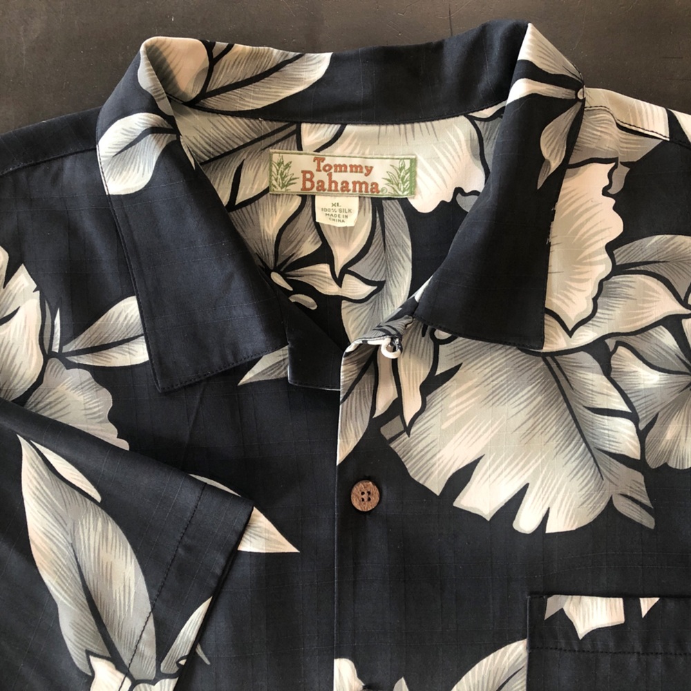 Tommy Bahama Men’s XL 100% Silk Black Green Cream Large Leaf Floral Hawaiian